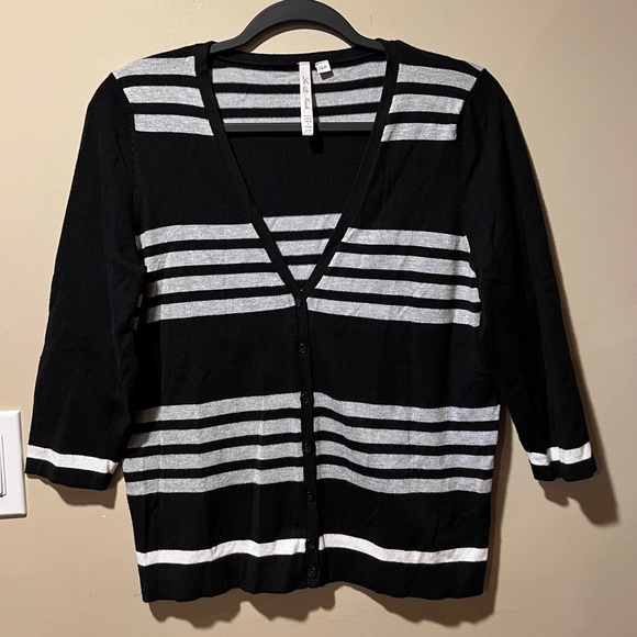 Leo & Nicole S Black & Grey Striped 3/4 Sleeve Cardi Sweater - Picture 5 of 7